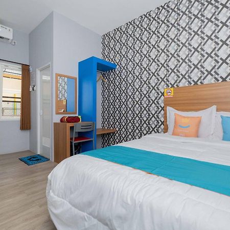 Sans Wm Hotel Blitar Ngoại thất bức ảnh