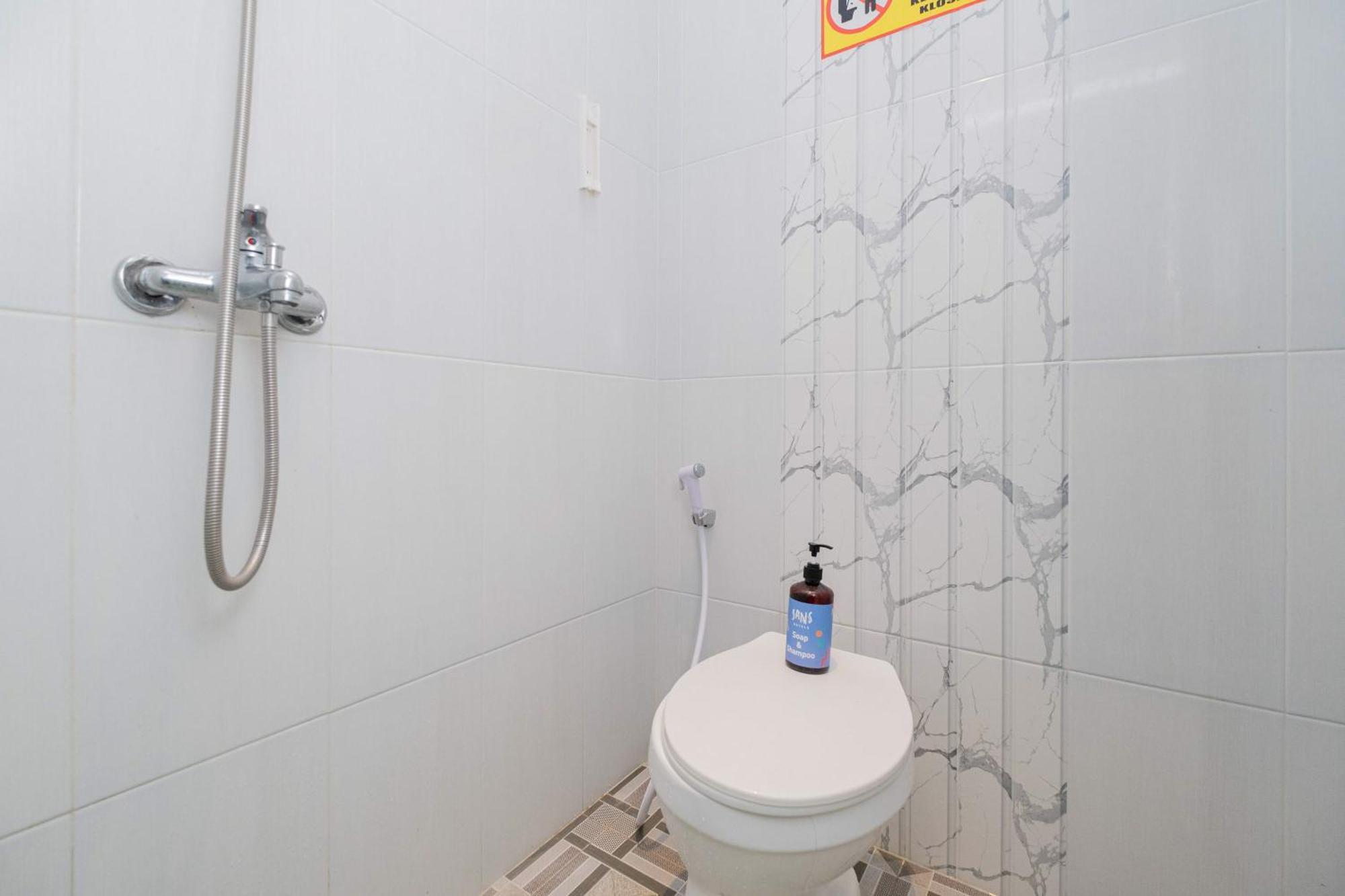 Sans Wm Hotel Blitar Ngoại thất bức ảnh