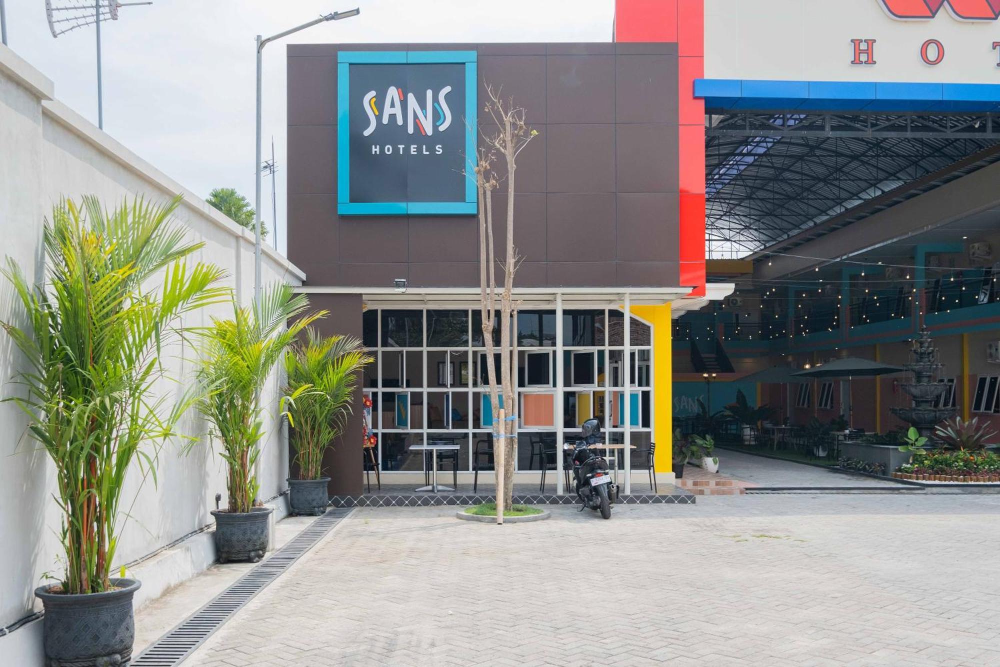 Sans Wm Hotel Blitar Ngoại thất bức ảnh