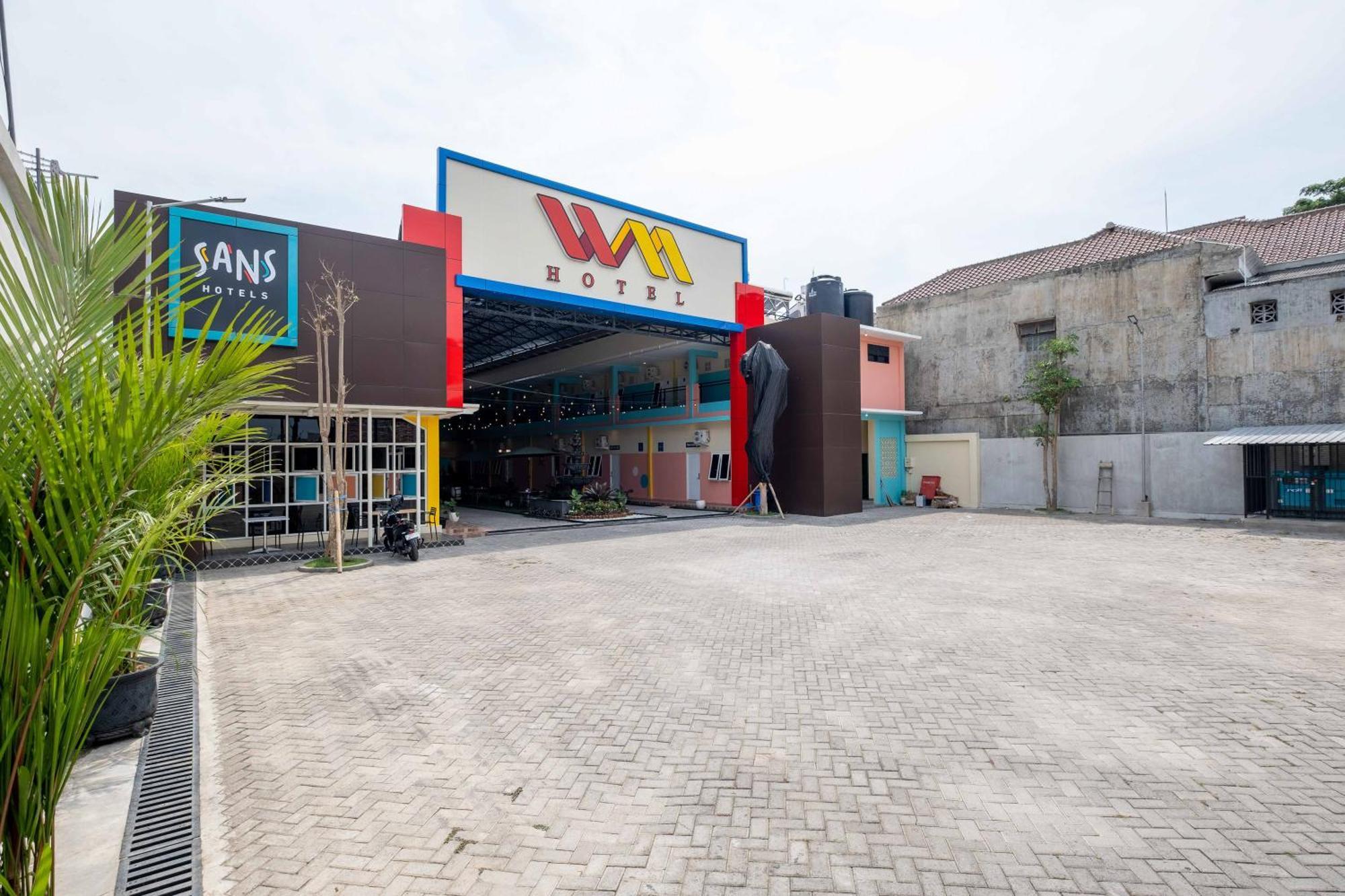 Sans Wm Hotel Blitar Ngoại thất bức ảnh