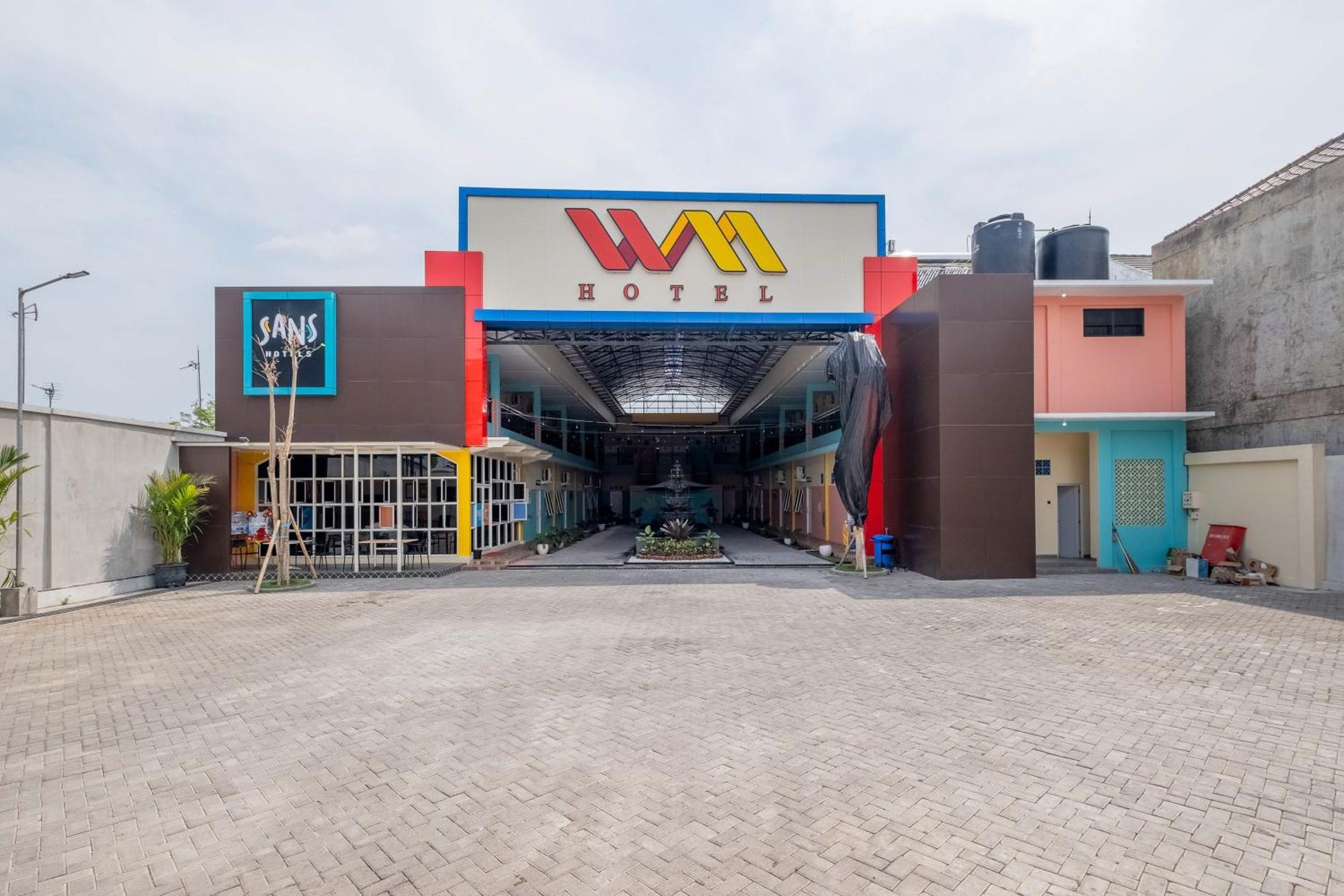 Sans Wm Hotel Blitar Ngoại thất bức ảnh