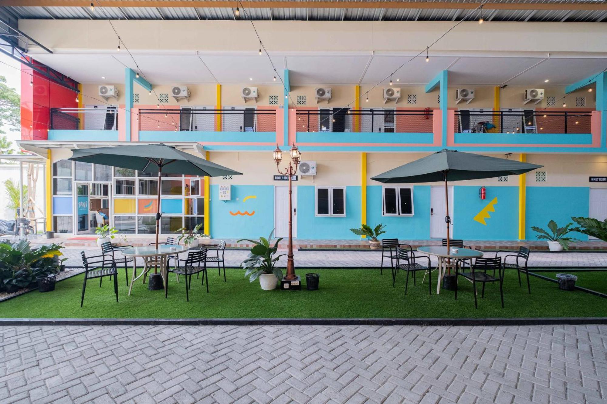 Sans Wm Hotel Blitar Ngoại thất bức ảnh