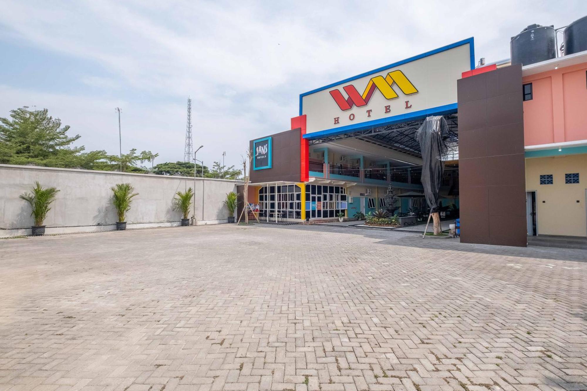 Sans Wm Hotel Blitar Ngoại thất bức ảnh